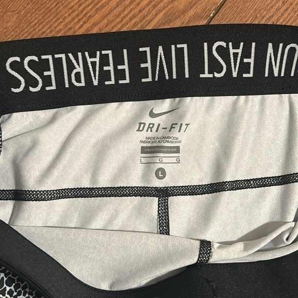 Nike Dri Fit leopard running leggings - Picture 2 of 7